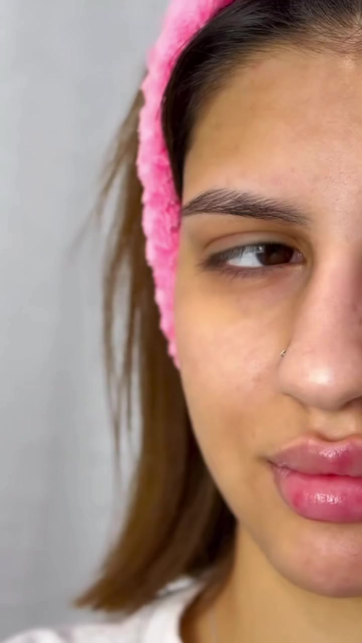 هذا النوع من الميك اب اللي محد يكدر يمل منه ✨🤍

ناعم، مرتب، ويخلي الملامح تبين بطريقة راقية جدًا 💄👑

قبل وبعد بسيط…
بس الفرق بالإحساس والنظافة ولمعة اللوك ✨

بعيد عن الأوفر، قريب للقلب ✨🤍

📍 Glow Spa

#GlowSpa #ميك_اب #قبل_وبعد #ميكب_ناعم #ميكب_راقي #ترند #اكسبلور #explore #fyp


**إذا كنت صاحب هذا الإعلان وتريد حذفه لأي سبب، رجاءا أرسل رسالة إلى الدعم الفني**