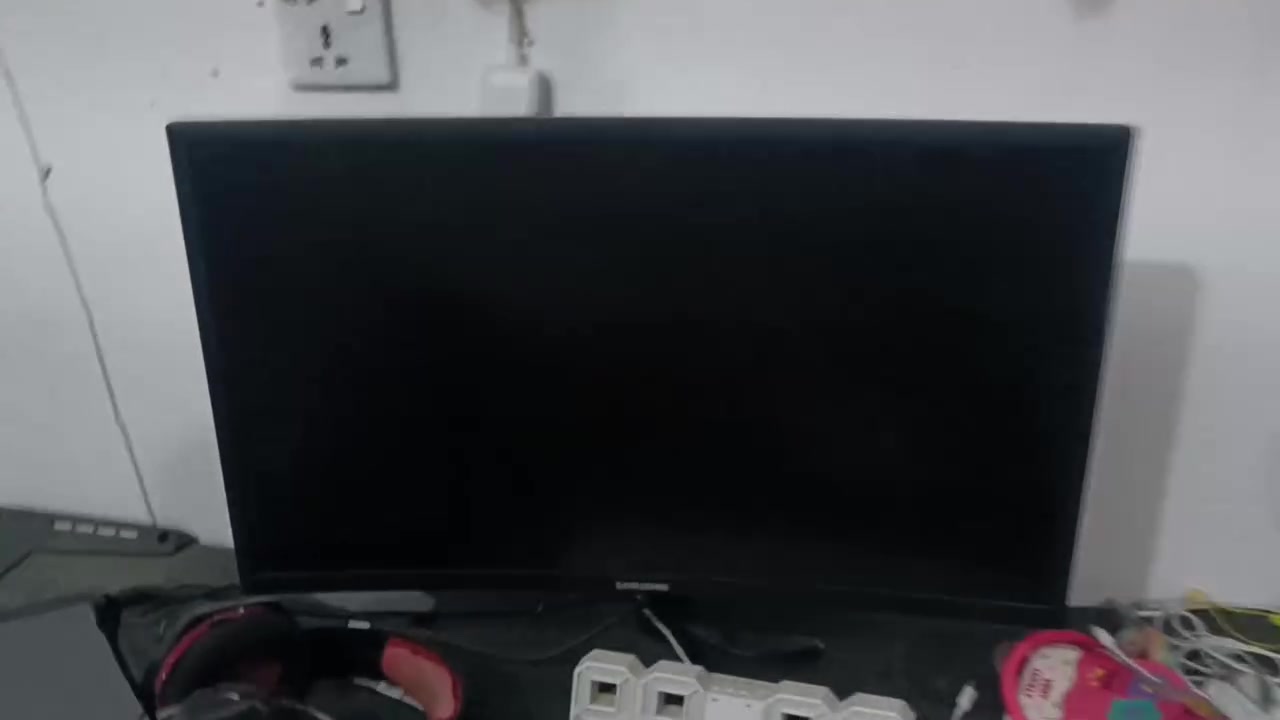 للبيع شلع مكاني بغداد اللطيفيه الشاشه فول HD بس مابيها سماعه خارجيه فقط للبيسي شراي يتفضل ***********

