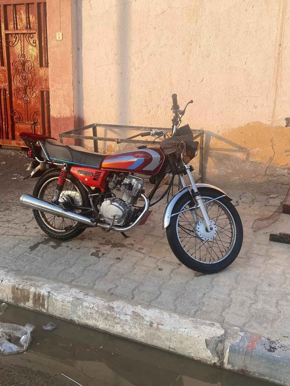 دراجه كامله مكمله بدون         مكينه خرسه وناعمه تجي وتشوف تواصل *********** السعر 450 وبيهة مجال
