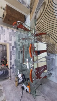 للبيع السعر 50 الف الكراسي مكسره الميز جديد لا فطر ولا كسر 07508709094