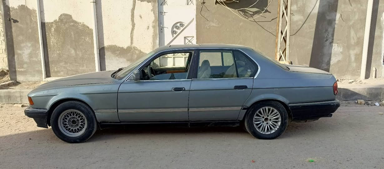 السلام عليكم بي ام للبيع موديل 89
مكينة 6 بلاد مفتوح

رقم بغداد الماني 

راعيها ضاع رقمه من عندي 

شرط مامحجوزة ولاا مطلوبة

سعرها 15 ورقة كوم حديد 

مكانهة ناصرية تضحية الشراي يتصل 

***********
