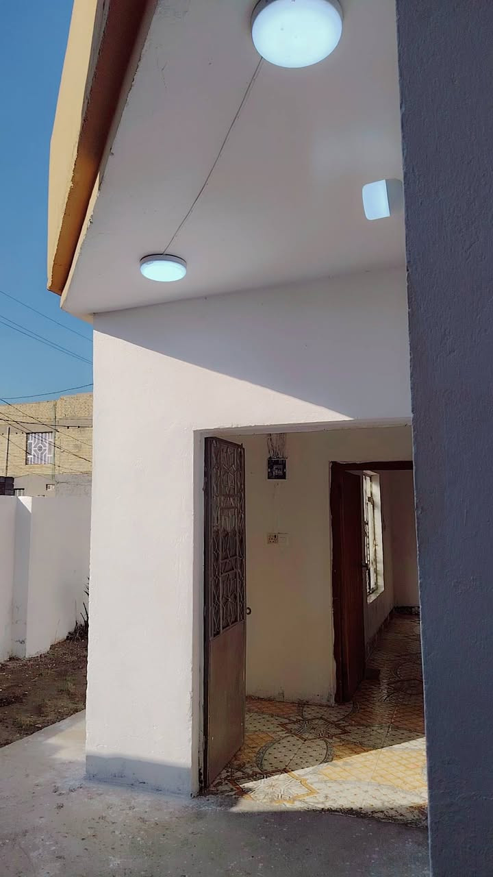 السلام عليكم بيت البيع حواس شارع معرض حجي ناطق مساحت البيت 230متر تصال عله هاذه الرقم ***********
