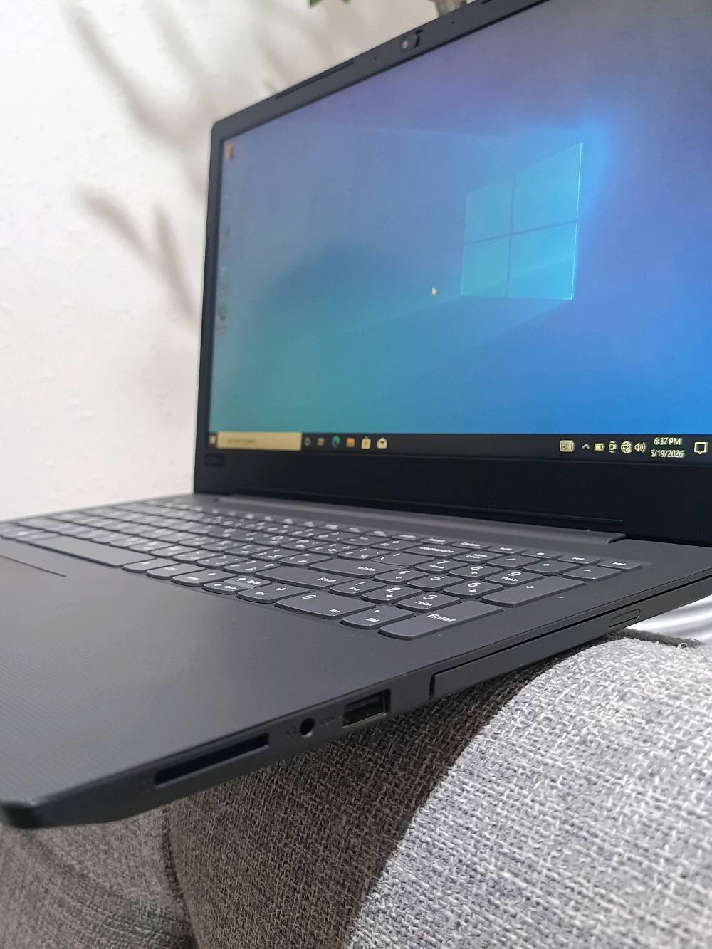 لابتوب Lenovo الجيل 8 📢
وبسعر 145 الف فقط 🔥
المواصفات :
💻 المعالج: Intel Core i3 الجيل الثامن
⚡ الرام: 4GB
💾 التخزين: 1TB HDD
🖥️ الشاشة: 15.6 إنج
🔌 شاحن أصلي موجود
✨ نظافة الجهاز 95%
🔋 البطارية جيدة والأداء ممتاز
🖱️ خفيف الوزن سلس بالاستعمال
✅ مناسب للدراسة الدوام الأوفيس التصفح والاستخدام اليومي

الجهاز استخدام قليل مرتب ونظيف وخال من المشاكل

📍السعر 145 الف 
📩 للاستفسار  والطلب واتساب : ***********