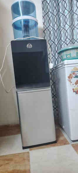 السلام عليكم براد نظيف للبيع سعر 80 وبي مجال بسيط ***********
