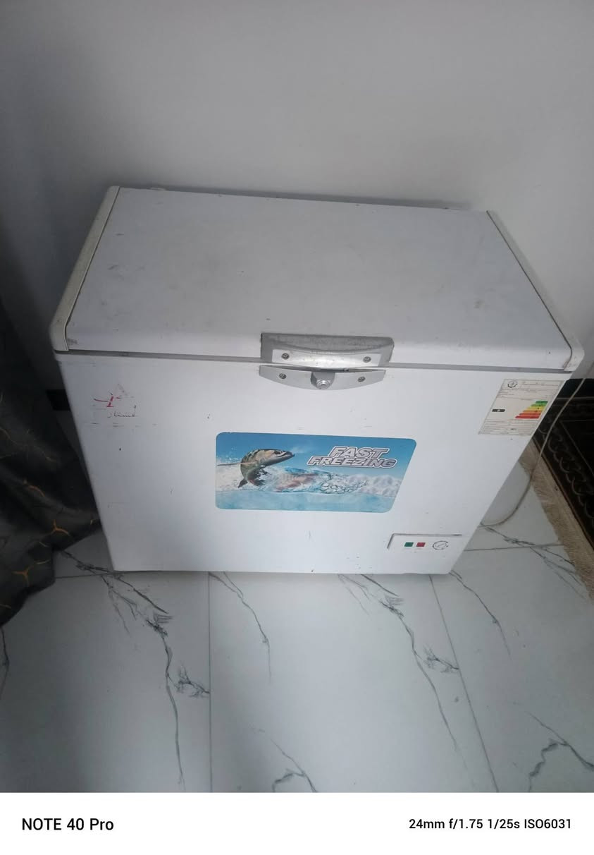 السلام عليكم مجمده البيع 10 قدم العشتار نضيفه  بس موطور يشتقل يفصل  ارايدها 75الف رقم***********
