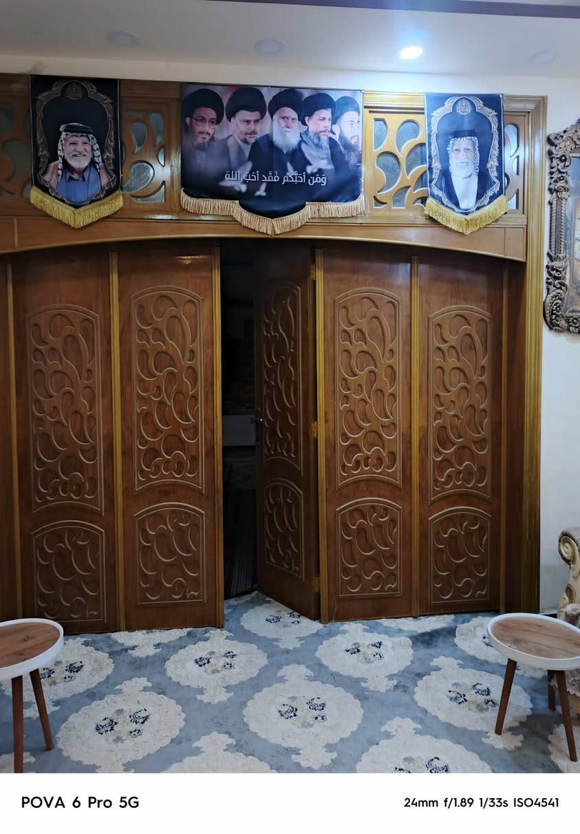 السلام عليكم
عندي بيت 3 طابق  طابو صرف 150 متر 4 غرف نوم بيهن سويت 
حمامات عدد 5 صاله عدد 2 مطبخ
استقبال مفتوحه ع الصاله ديكور مغربي  ارضيه الطابق الاول مرمر الطابقين بورسلين الدرج دور مرمر وكرانيت  في حي العامل قرب ساحة الاحرار مكانه بين المدارس والسوك قريب عليه قرب مركز العتبة وارث ودائرة التقاعد والرعايه بناء درجه فوق الاولى بناء 2022
التفاصيل بس للشراي 
***********
