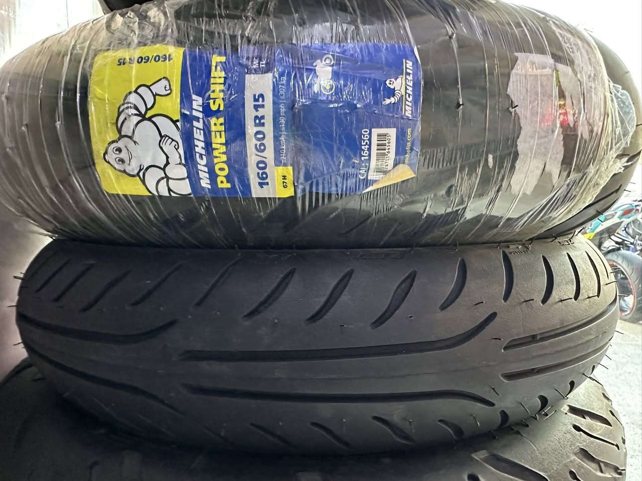 تايرات tmax
وكالة جديد 
قطعة وحده متوفره 
للاستفسار 
واتساب ***********
