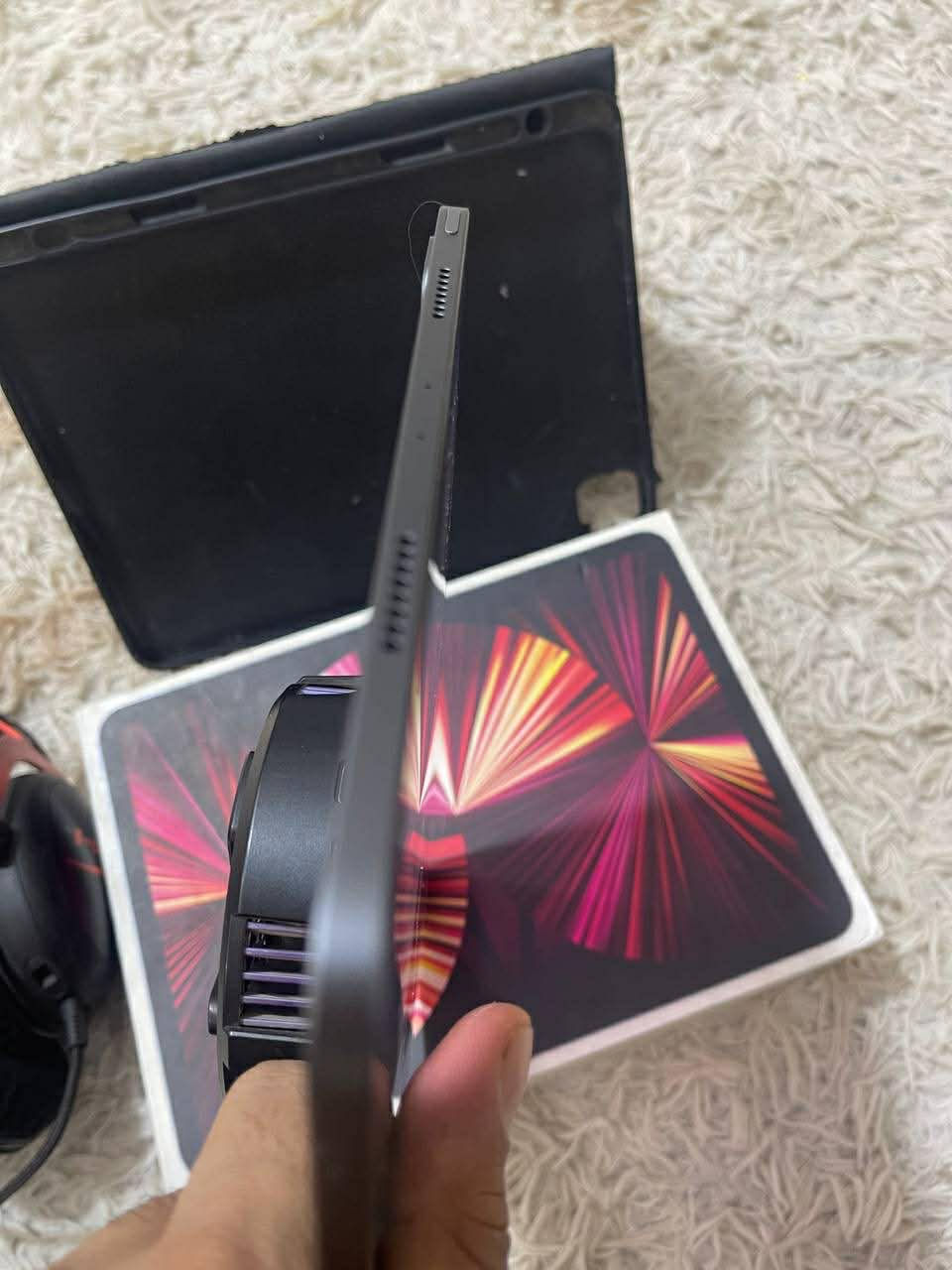 سلام عليكم ايباد برو m1 حجم ١١ ذاكره ١٢٨ جهاز كلش نضيف خالي من أي عيوب مع سماعات وفريز وكارتونه وشاحنه السعر ٥٢٥ مكاني بغداد 
***********
