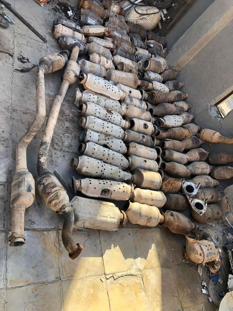 بيع وشراء جميع انواع الصالنصات والحجر البيئه لكافه انواع السيارات الوارد الامريكي والياباني الماني والصيني والايراني والفرنسي متواجدين في كل انحاء العراق الفرع الرئيسي في بغداد وبيع صالنصات ودكشنات لجميع السيارات وشراء الحجر البيئه المستخدم والغير المستخدم للتواصل معنا عبر الرقم الاتي
 واتساب ***********
واتساب ***********
بادارة حجي كاظم 
@الجميع
