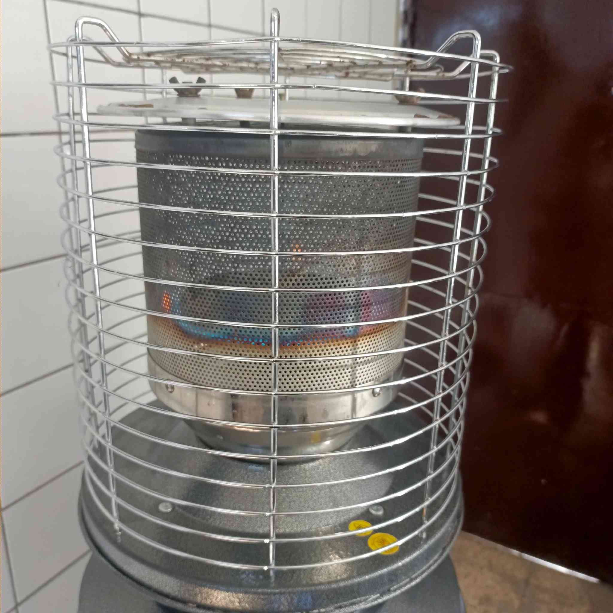 للبيع صوبا على الغاز نضيفه مستعمله شهرين بس  مكاني الايمن شراي تعال واتساب ***********
