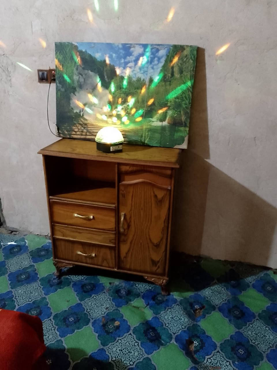 سلام عليكم غرفه نوم  حلوه بس بدون جربايه  السعر 500 الف وبيها مجال للستفسار اتصل ‏‪***********‬‏
