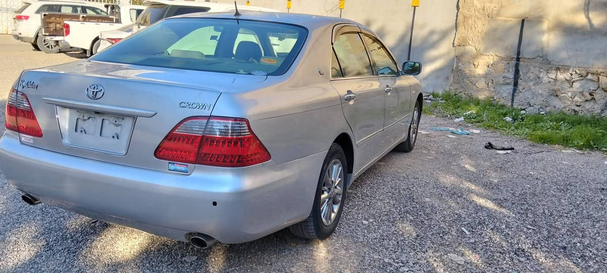 شاهینە بڕاوە 2006 گێڕو مەکینە بەشەرت
گێڕو مەکینە گەورە ڕۆنی گێڕو مەکینەی گۆڕاوە 
ناوزەرد دوو دووگمە بێ دوکەڵ 
تایەو ویلی لۆک سەیارەکە بێ مەسرەفە 
نرخ 48 گەڵا کەمێ مەجال ***********
