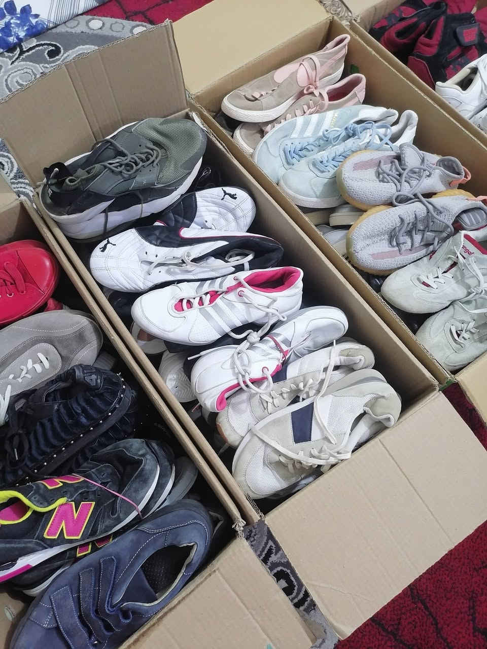 السلام عليكم احذيه باله للبيع شلعه 190 قطعه القطعه بثلاثه شيء على شيء عنوان ديوانيه  يوجد توصيل  ***********
