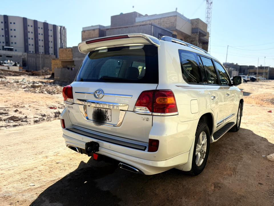 السلام عليكم
لاندكروزر ٢٠١٥ فطيم للبيع 
مكفوله ماعدا الدعاميه الاماميه مبدلة 
ماشيه ١٥٦ حقيقي 
رقمه بغداد 
مكاني حلة 
تخم تاير جديد 
والباقي المواصفات معروفه 
السعر ٤٤٠
للتواصل ***********
