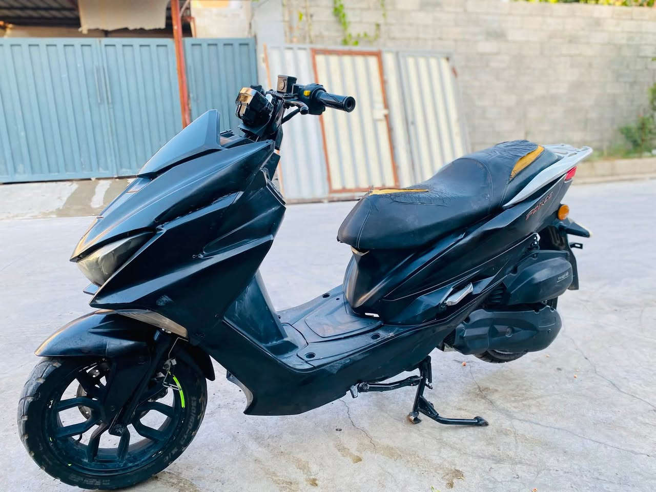 من رخصت الادمن سلام عليكم 
دراجه فوريس للبيع محرك150cc
دراجه كلها بلاديه كهربائيات كامل شغال بيها دكمه رماش تشغيل عند بعد بلادي مو تحوير الدراجه تاخذها بالشرط شلعه ومعدل شرط نفرين تقبط110 وللعلم كلجات جديده ترايك للبصره ربع متصرف عليها السعر550بي مجال قليل***********ممتواجد فيس فقط اتصال واتساب
