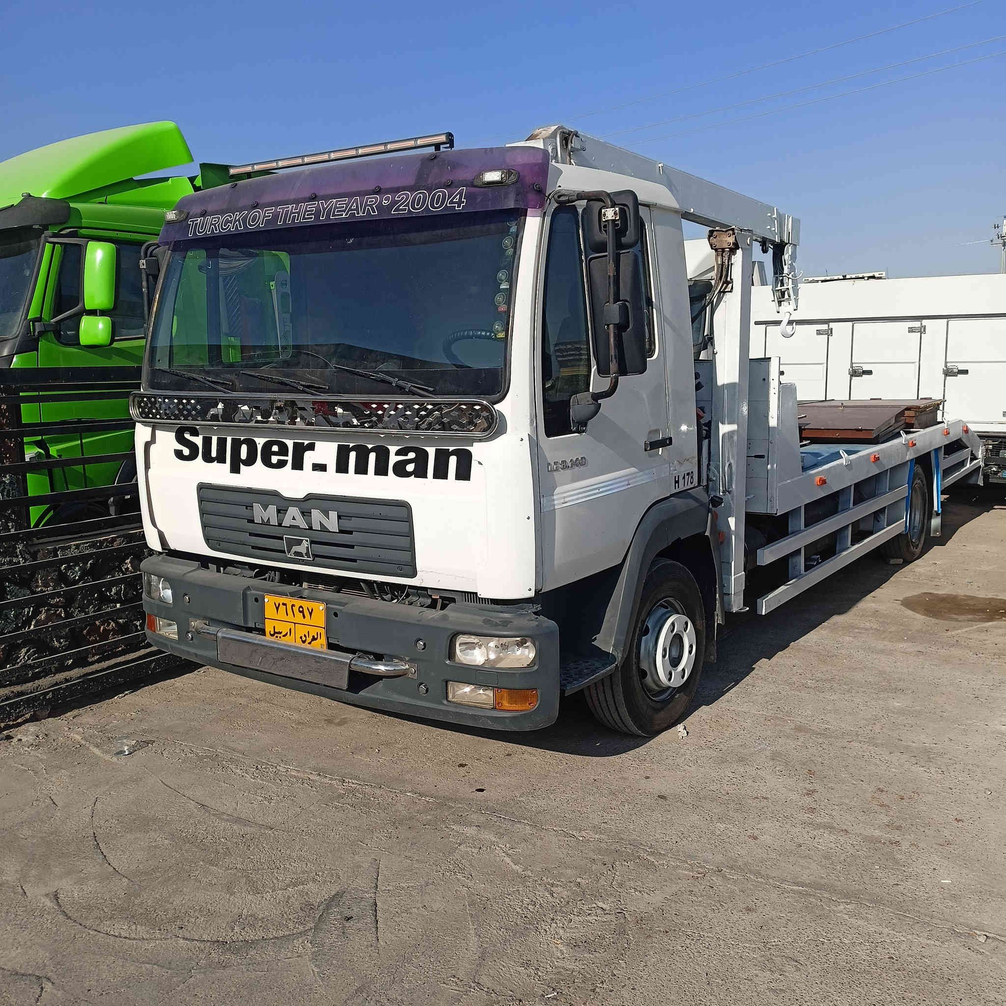 مان(6) برغي كرين صطحيه +كرين طنين ونص شاصي بلادي طويل خلفي امامي فحل كير محرك شرط قمارا بدون صبغ تخم تاير جديد سياره جاهزه ونضيفه شرط التحويل 
موديل 2004
سعر 135$
عنوان كركوك طريق المطار مقابل جسر حزيران 
***********
***********
***********
