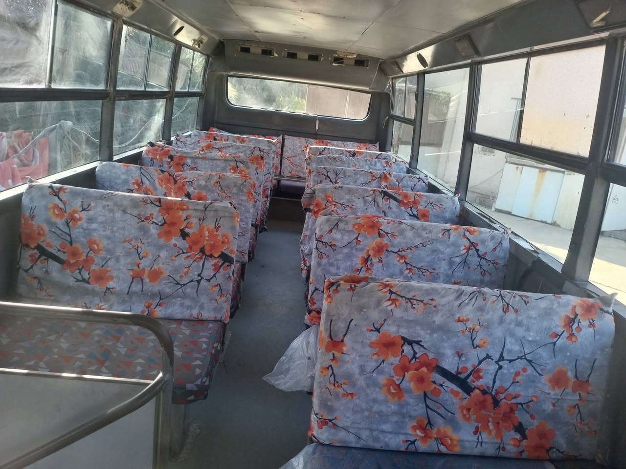 السلام عليكم سيارة للبيع بدون السعر ٤ ملايين ونص وبيه مجال الاستفسار ***********
