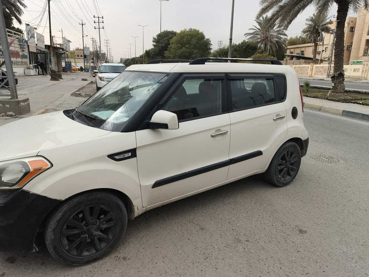 للبيع كيا سول Kia Soul موديل 2013
معروض للبيع كيا سول 2013 بنظافة عالية، سيارة عملية واقتصادية ومطلوبة بالسوق، :
المواصفات:
+محرك 1600 GDI اقتصادي وقوي
+ماشيه 39 الف
+گير أوتوماتيك / تبديل ناعم بدون مشاكل
+تشغيل من خلال المفتاح
+كاميرا خلفية 
+تحكم ستيرن كروز كونترول
+ستائر هواية (Airbags)
+مانع انزلاق ABS
+تبريد ثلج
+سنترلوك
+تحكم دريكسيون
+AUX / USB
+جناح خلفي
+رنجات 16
+بصمة أبواب 
مميزات السيارة:
اقتصادية جداً بالبنزين
هيچباك واسعة ومناسبة للعائلة
صيانة رخيصة وقطع متوفرة
كيا سول معروفة بالتحمل والقوة
حالة السيارة:
بدون أي مشاكل ميكانيك
تايرات جيدة
فحص شامل موجود عند الطلب
السعر: (88) 
الموقع: (كربلاء - جامعة السبطين)
للاستفسار والتواصل ***********.
