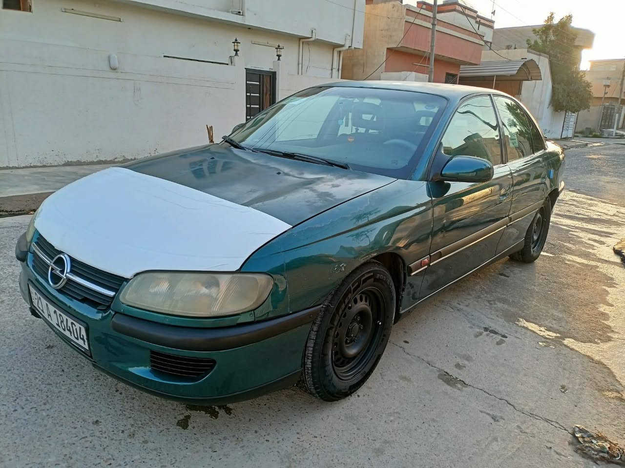 سلام عليكم 
سياره اوبل بزون (كاميش) 
موديل 1998
محرك قبغ اسود المرغوب 
كير اوتو ماتيك 
لون زيتوني فاتح 
ما بيها لا صبغ ولا ضربه 
فقط طخه خفيفه ما مصلحه بالجاملغ خلفي 
صدر امامي قبل سبوعين 250الف ذاب عليه كلشي مبدل 
اكسل جديد 
كهربائيات كلها شغالع 
لايتات زنون 
محرك بي بدايه خيط بخار 
دواخل نضافه 80٪
سنويه نهايه 2027
مكان سياره كركوك 
للستفسار
 *********** كركوك, العراق
