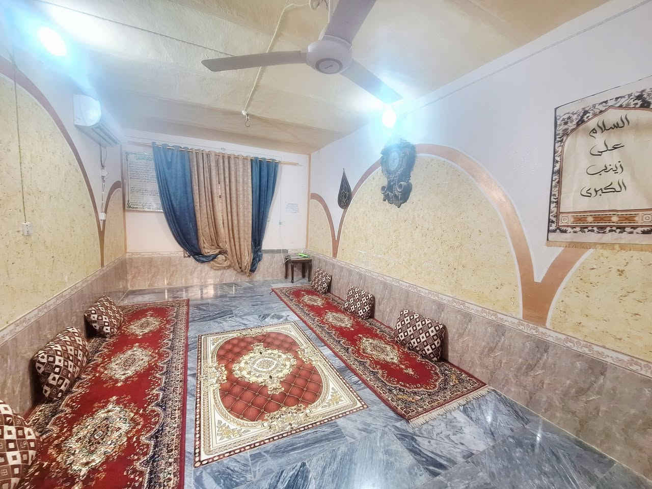 بيت ٣٢٥متر طابو صرف بخنيطله قرب الجنسيه سعره ١٤٠ مال مستعجل 
يحتوي غرفتين صاله استقبال مطبخ ساحه كبيره ترك داير عالبيت واجهه عريضه 
البيت  سكني عالي بحاله جيده 
*********** علي عبدالكاظم
