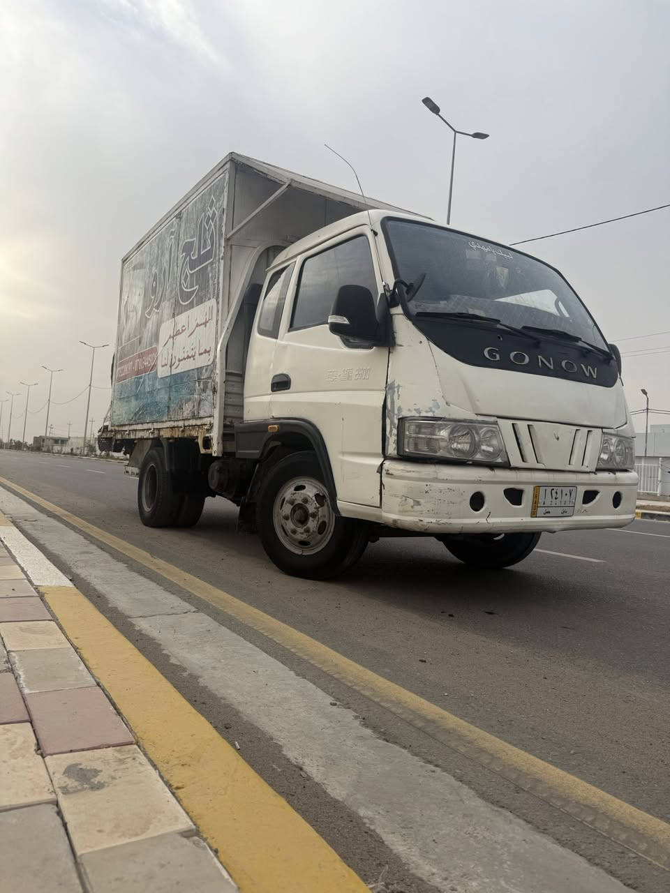 السلام عليكم
كنتر قماره وربع 
قماره قلاب 
تبريد ثلج خير من الله 
مكينه 3000
السياره بدي مو براد 
السياره تخم تاير كله 16 
رقم الهاتف *********** 
***********
