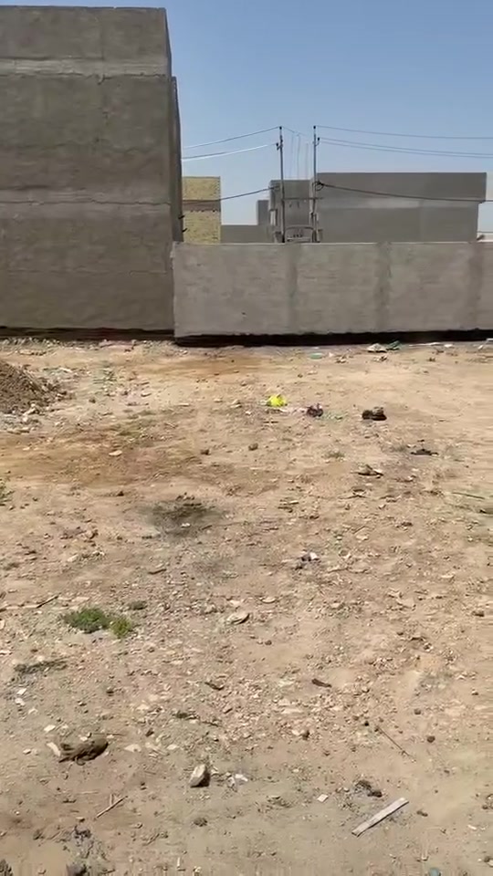 قطعه سكنيه للبيع مساحه 200 متر طابو زراعي صرف متوفرة كافة الخدمات ماء كهرباء تبليط العنوان حله تقاطع العلويه شريف بنت الحسن داخل مجمع الامير السكني الاستفسار ☎️ ***********
