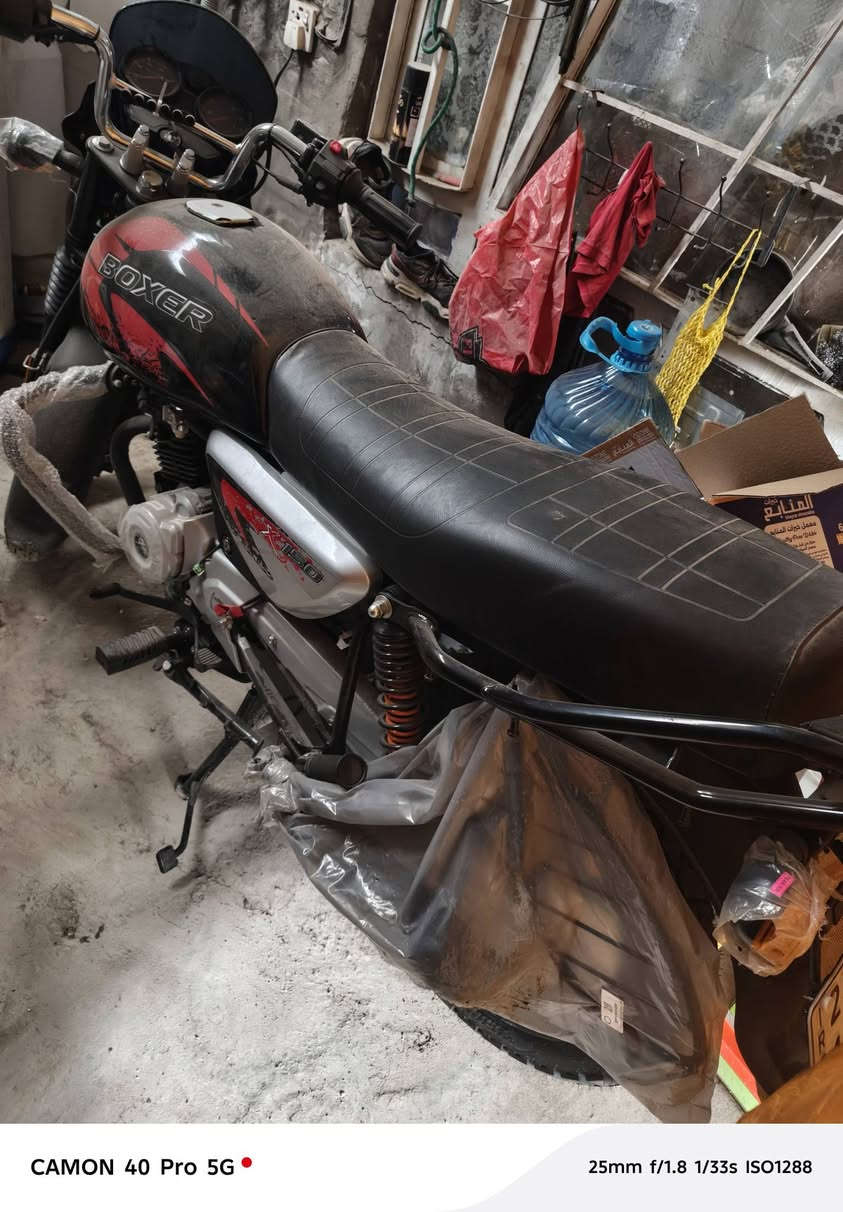 السلام عليكم من رخصت الادمن عندي دراجه بوكسر موديل 25 بعده على وضع الشركه بس طلعته من المعرض أو خليته بل بيت مثل ما أشوف كدامك الدراجه بعده ما ماشيه هذا رقمي دك عليه وبيك خير أو تدلل ***********
