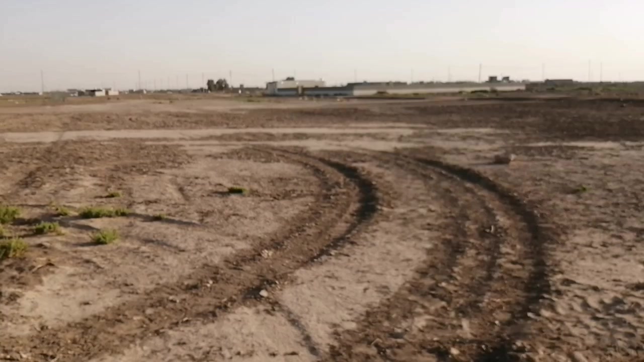 قطعه ٦٠٠ متر ركن ٢٠ في ٣٠ تصير ٣قطع على ٢٠٠ متر مقابله المكتب الخيمه الشراي يتصل على الرقم ***********سعرها ٢٠ مليون وبيه مجال للشراي
