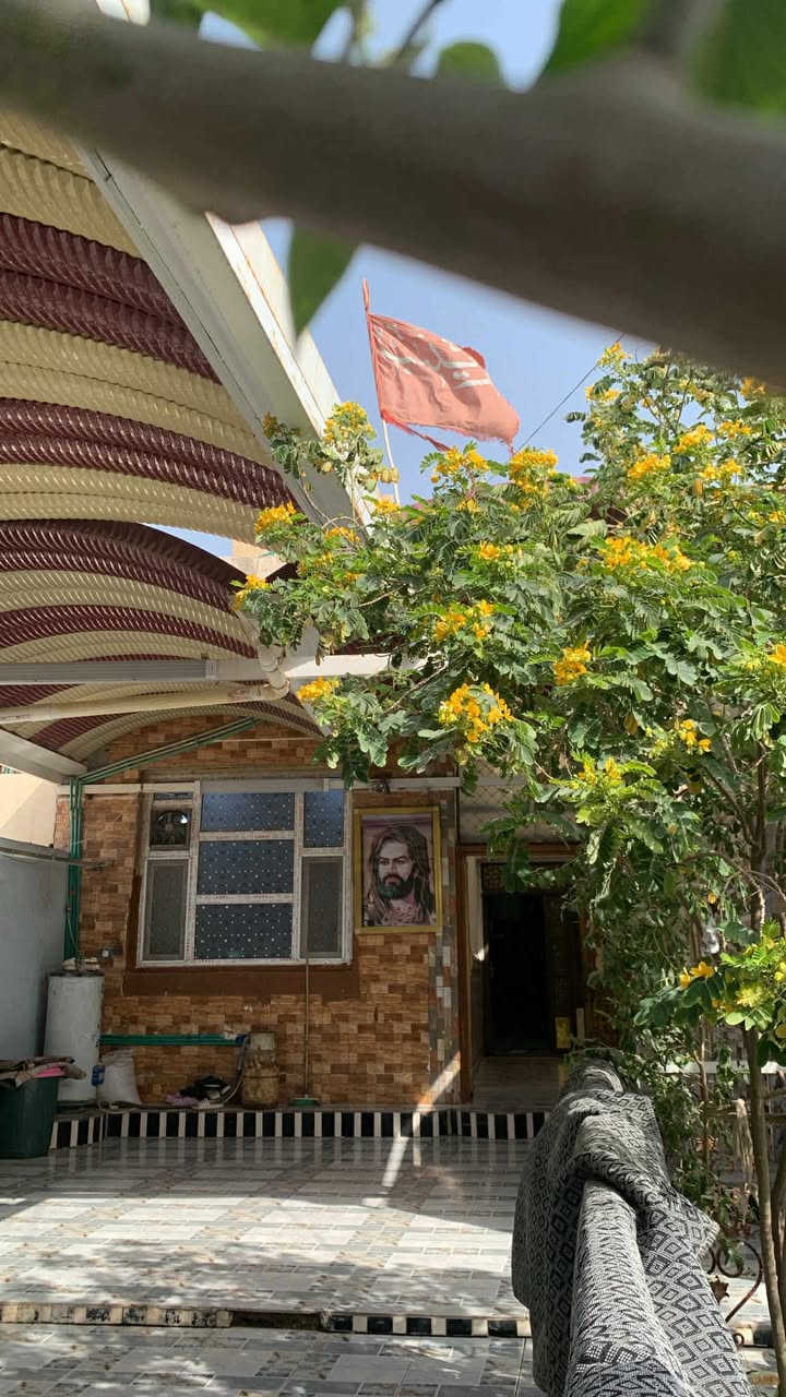 بيت ابو علاء جميل طارش ابو العقار
تفاصيل البيت يحتوي على كراج سياره وساحه و3 حمامات الطابق الاول يحتوي على مطبخ وصاله واستقبال و2 غرف اما الطابق الثاني يحتوي على صاله وسطح و2 غرف والطابق الثالث فقط سطح 
( السعر 170 ) ( مساحه 225 ) طابو صرف ❤️ الاستفسار عن طريق الرقم ***********
