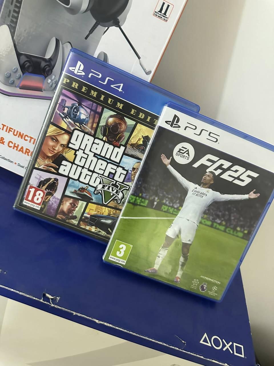 بلي فايف سلم اخو الجديد ثنين جوستك وحدة الاصلية وحدة مال بالة وقاعدة مال بلي وقراص ثنين ابيع كامل 
السعر 700 وبي مجال قليل   
الرقم *********** مكاني البصره
