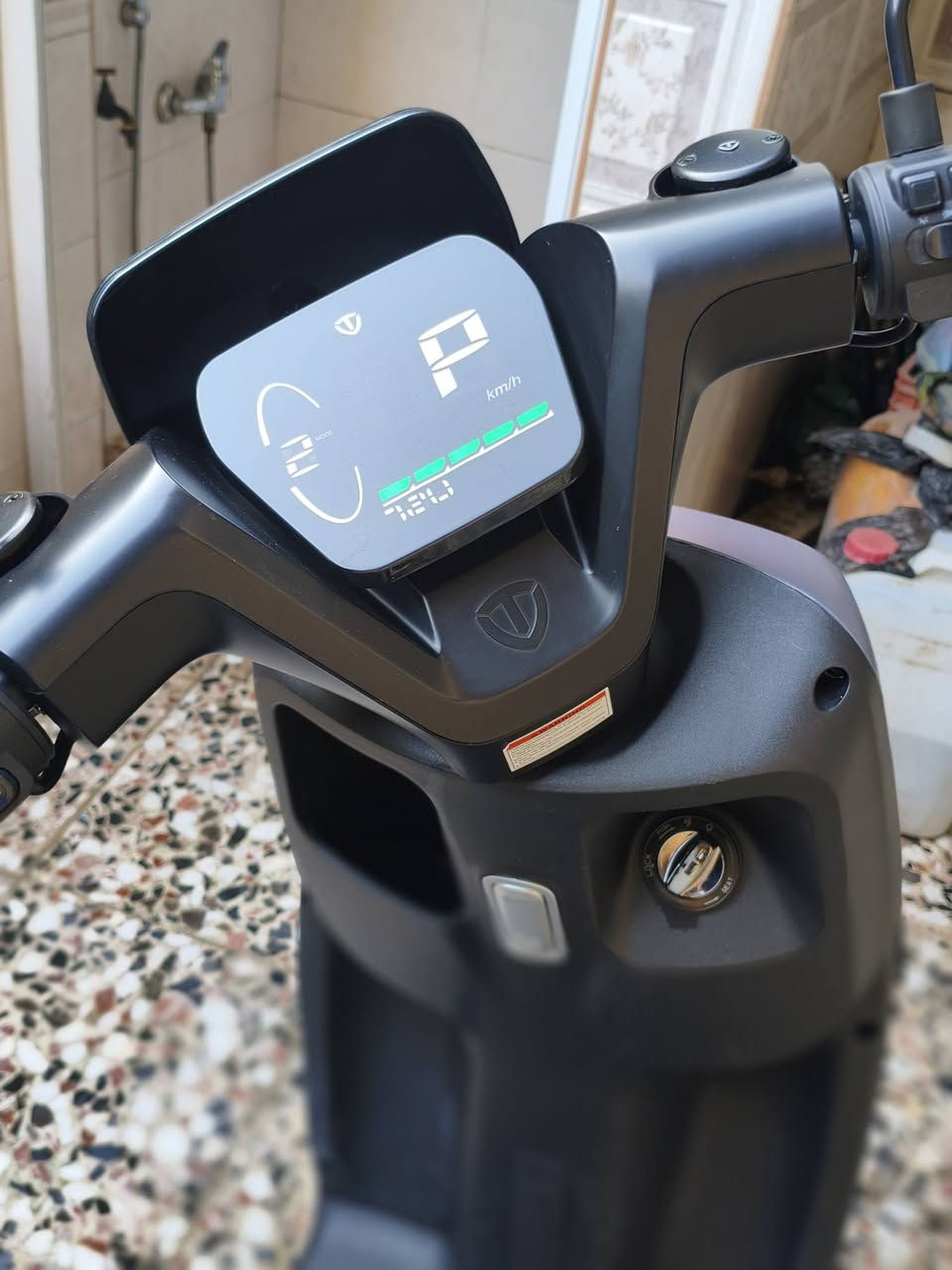 سلام عليكم
درجه شحن شركة تالج 

بطاريات 6 مسطره جبير

ملف 1500 نحاس الاصلي 

مواصفات سرعه 60 إلى 70 حقيقي 

تمشيك 50 إلى 60 كيلو بل شحنه الوحده 

بصمه عدد 2 + صندوك خلفي 

P بارك .. R بك رجوع 

مثبت سرعه ... دبل اشاره 

لايت زنون عدسه عالي ناصي 

لد نهاري صفح وامامي 

بريك امامي خلفي دهن 

دراجه جديده ما داخله التصليح 

سعر 850    مكاني بغداد الامين الثانيه 

رقم .. ***********
