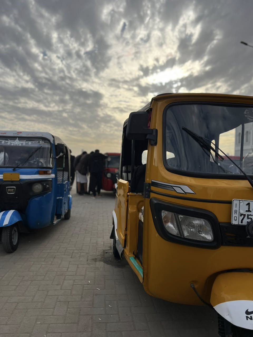 السلام عليكم 

تكتك TVS موديل 22شهر الرابع 
لون اصفر 
محرك مجفت بس اول تجفيتة الة 
رقم وسنوية باسمي 
تكتك مرتبة ونضيفة وحلوة بيها خياس بسيط موضح بالصور غير هيج  
ما بيها اي غلطة يعني تاخذها تطلع للشغل بيها كبل

مكاني بصرة كرمة علي شارع النفط 
رقمي ***********

ملاحضة : ע تعامل على السمج وهوه بالشط تـ؏ـٰ̲آل وشوفها وفحصها عجبتك اخذها واهلا وسهلا وشايف الف خير ما عجبتك هم اهلا وسلا
وشكراً
