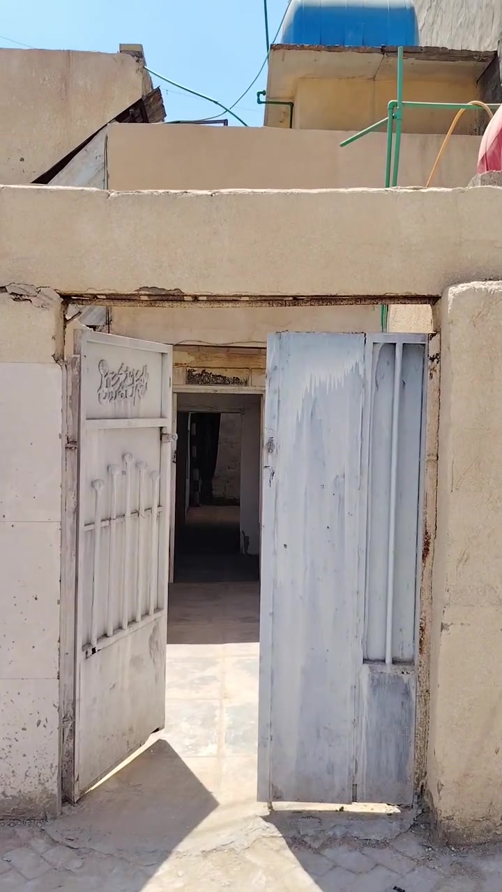 السلام عليكم بيت للبيع مساحة ١٢٥م طابو صرف البيت طابقين الطابق الاول استقبال وغرفة ومطبخ وصحيات والطابق الثاني معزول عن الطابق الأرضي  بية باب لوحدة بية غرفتين ومطبخ وصحيات للاستفسار
***********
***********
السلام عليكم بيت للبيع مساحة ١٢٥م طابو صرف البيت طابقين الطابق الاول استقبال وغرفة ومطبخ وصحيات والطابق الثاني معزول عن الطابق الأرضي  بية باب لوحدة بية غرفتين ومطبخ وصحيات للاستفسار
