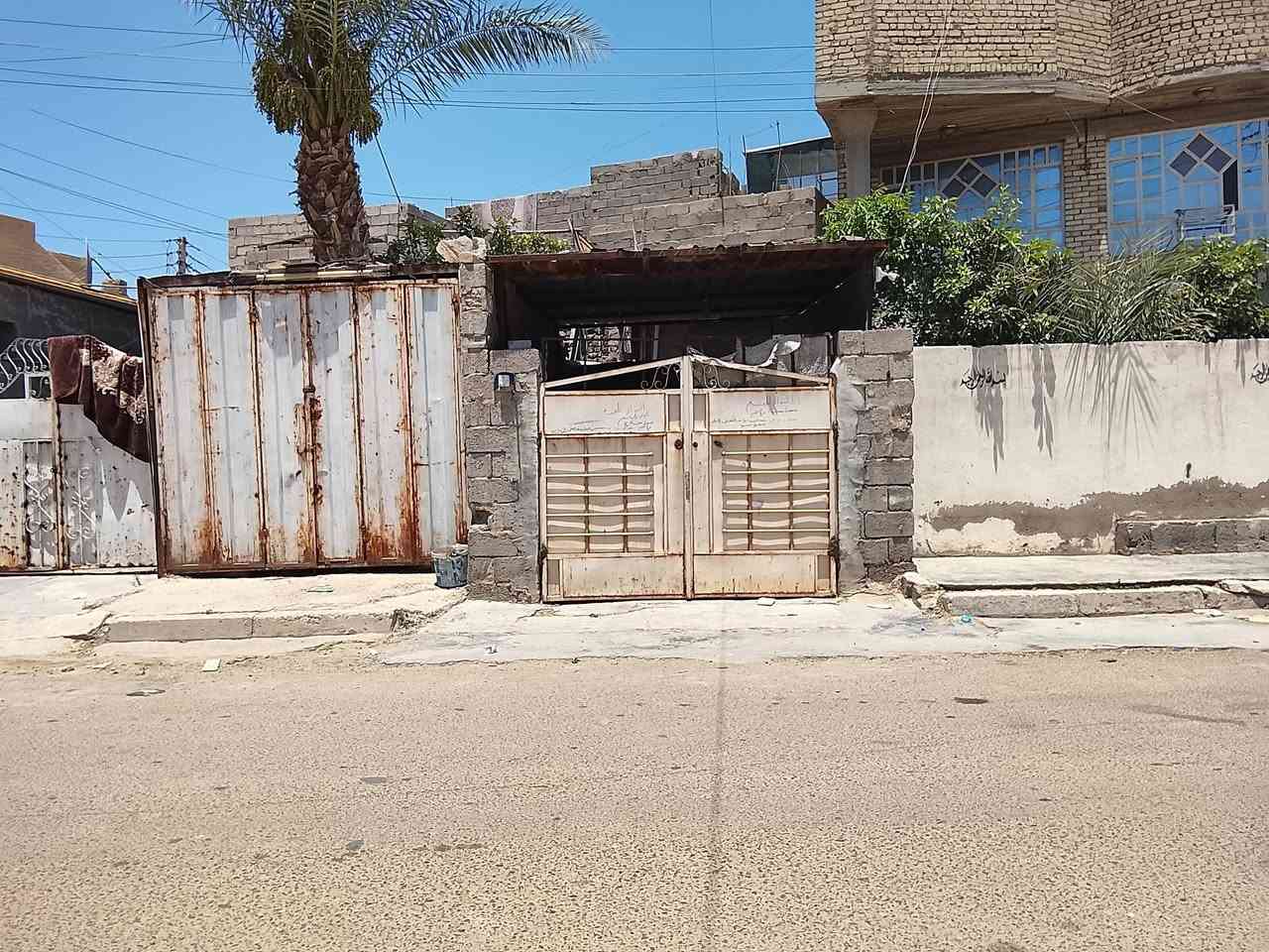 دار للبيع مسحته 80  طابقين اربع غرف  مطبخان ستقبال وطرمه  وصاله وصاله  3 صحيات واجهيه *********** واساب
