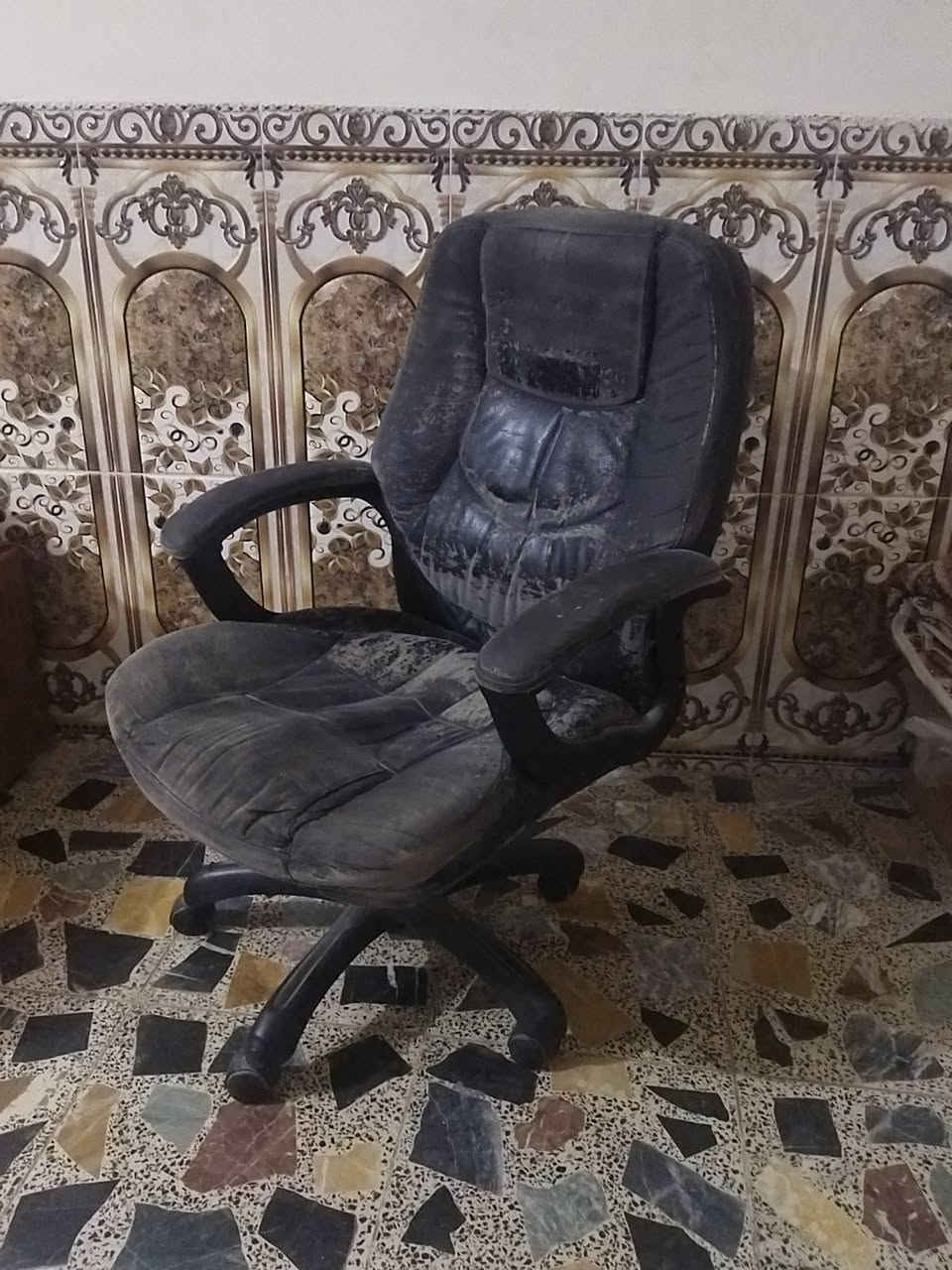 ميز جام و كرسي هدية للبيع ب65 الف
ميز جام جدا راقي و اخو جديد 

و كرسي هدية ويه الميز مكتبي

للتواصل 7711170127


**إذا كنت صاحب هذا الإعلان وتريد حذفه لأي سبب، رجاءا أرسل رسالة إلى الدعم الفني**