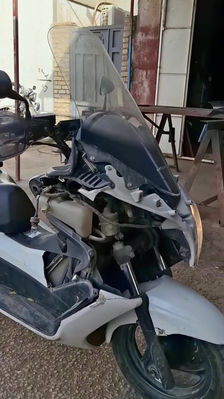 سلفر ونج GT400
السعر 17 وبي مجال للشراي
العنوان : ناصرية 
التواصل على هذا الرقم : ***********
حادثها وتفاصيلها موضحة بالفيديو
مكينه مكفولة من الفتح والضرر
