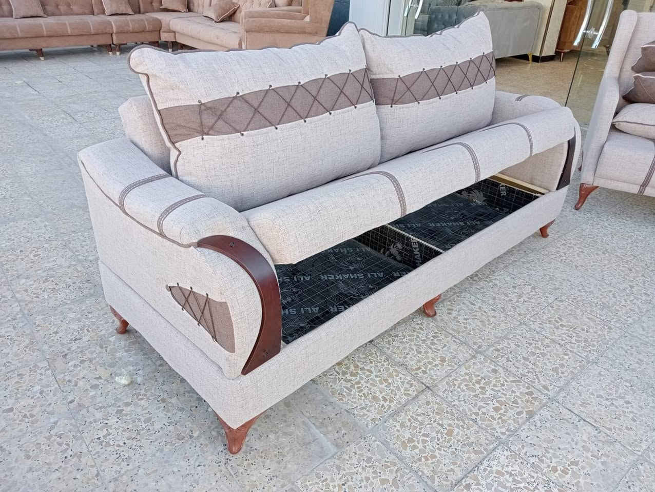 السلام عليكم معمل الامراء الوان بغداد جسر ديالى قوليه عندنا عروض على واجهه العيد شغل درجه اولى على رغبه الزبون تجي ونشتغل شغل درجه اولى بلاويد ولوح روسي بضمان ثلاث سنوات اسفنج درجه اولى اي استفسار طلب الحجز***********
