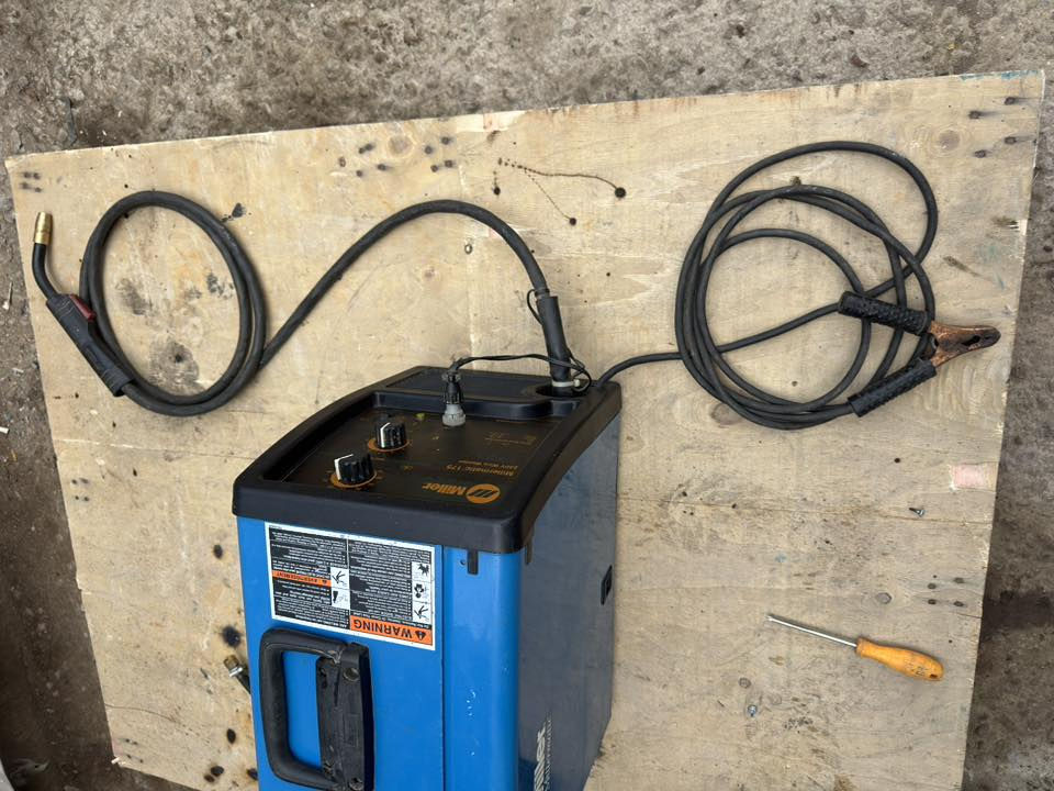 ملر امريكي مك حجم ١٧٥
اخت الجديدة مستخدمة كم مرة فقط للتجربة مجرب بيهة حديد وستيل السعر ٤٥٠$ المكان بغداد 
***********
