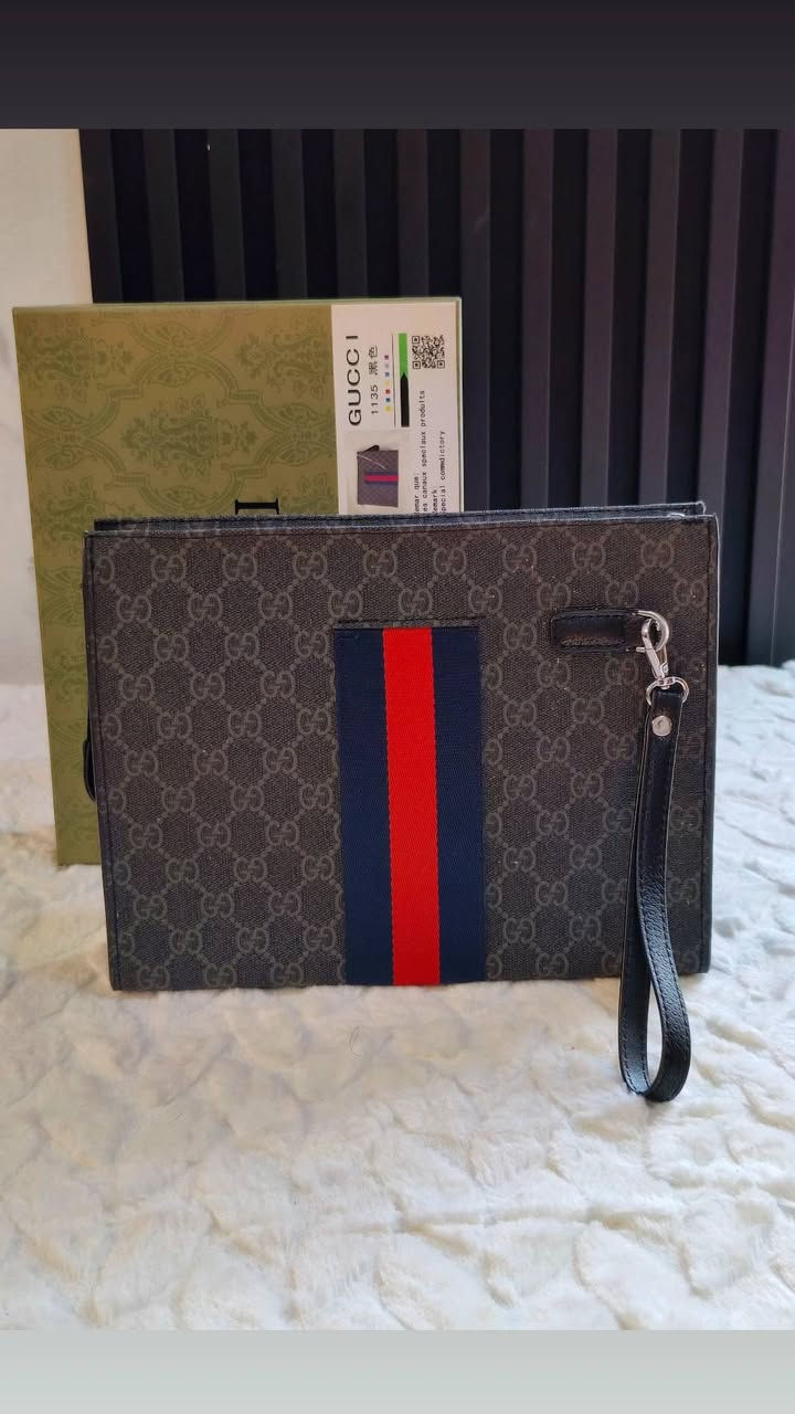 مجموعة نضارات شمسية وهاند باك ماستر كوالتي للبيع كلهم بسعر مناسب هذا رقمي *********** واتس اب
