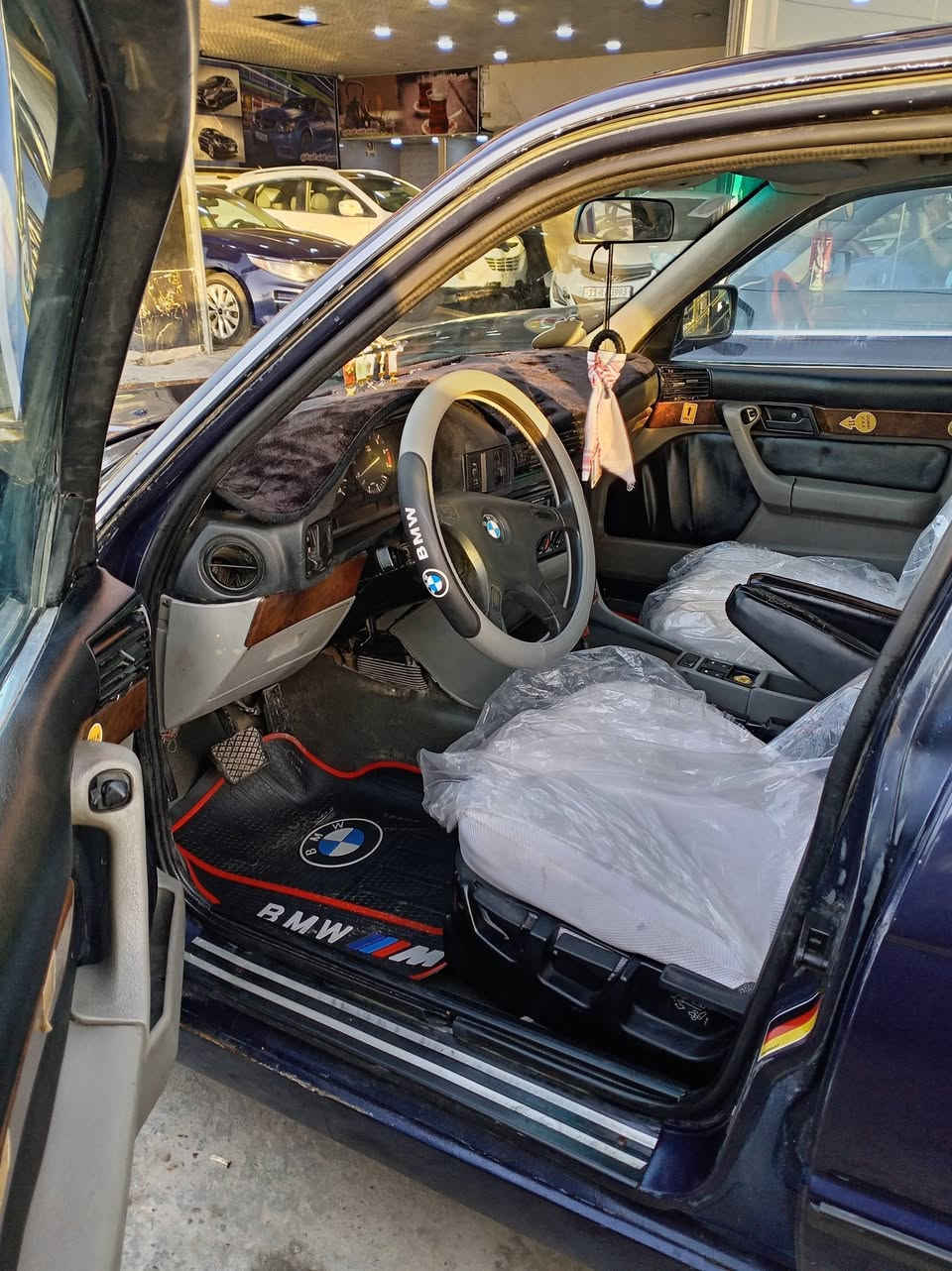 Bmw 525i السعر 48 $
للبيع ومراوس
محرك مفتوح كير اوتو موديل 1991 صبغ عام
كير ومحرك وصدر وكهربائيات جاهزه
تخم تاير جديد سنتر لك شغال سنويه وهزه جديد السياره بأسمي 
ينقصها كمبريسر تبريد
للتواصل ***********
