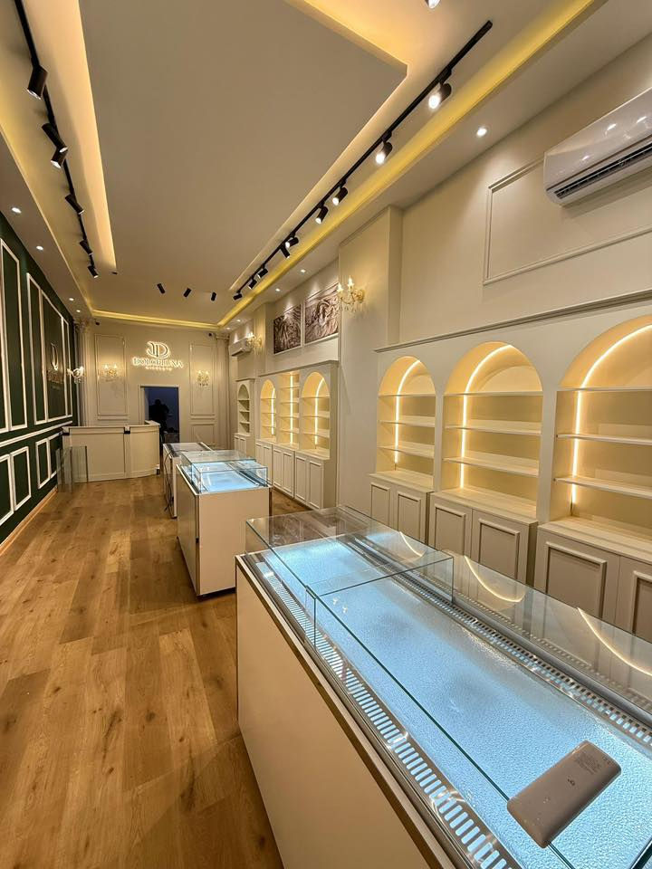 للبيع ديكور vip طراز أوربي كما موضح في الصور للاستفسار الاتصال على الرقم ***********
