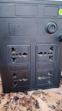 ups 1500va  للبيع من شركة FANTOM اليو بي اس اشتريتة ب 90 وما ستخدمتة ه...