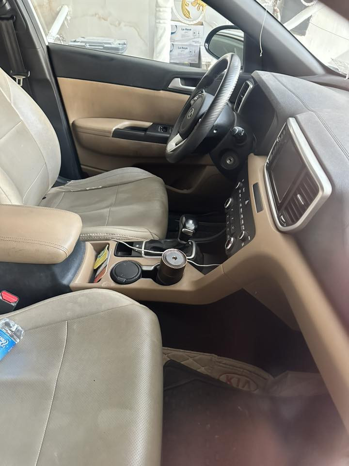 سبورتج   2020 خليجي
السيارة مكفولة من الصبغ  والتبديل
  والبارد 
رقم بغداد بسمي  
المواصفات:
تحكم ستيرن 
داخل جلد (ومغلف ابضاً الغرفة كلها )
نانو سيراميك السياره 
تبريد قطعتين 
مري شفط 
محرك 2000 دوش 
سويج عدد2 
ماشية65 الف حقيقي 
حساسات أمامية وخلفية 
شاشة بلادي 
السيارة ضمان الشركة الدولية للسيارات 
ثلاث وضعيات قيادة
ECO
SPORT
NORMAL 
السعر 203 وبيه مجال 
مكان سياره الكرادة 

رقم صاحب سيارة ‏***********
