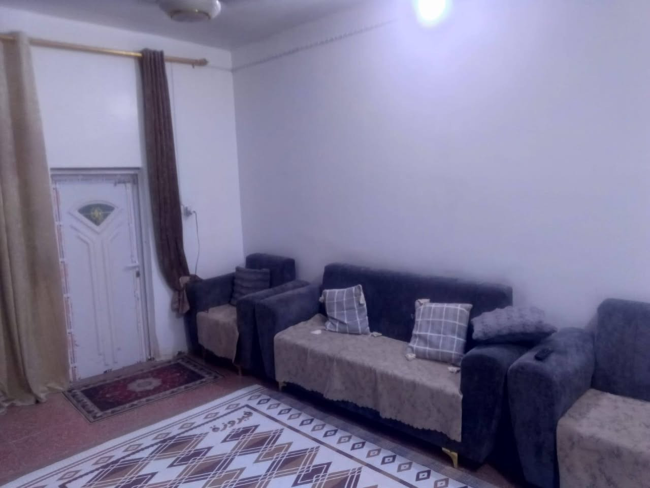 بيت لبيع  زراعي في الثورة  قريب ع خندق مساحته ١١٠ غرفه وصاله  استقبال ومطبخ حمامات داخليه وخارجية غرفه وحده فوك كامله رقم *********** مكلف بل نشر حيدر مجيد
