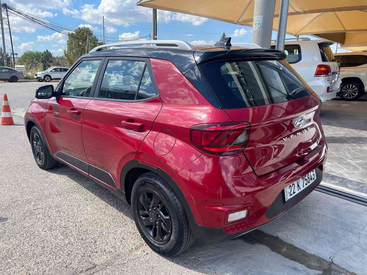 هوندای فینو مودیل 2021
Hyundai venue 2021
بزوێنەری 1.6
٣ گیر sport / normal/Snow 
کامیرای دواوە
راداری پێشەوە
راداری تەنیشت
تحدید سورعە
پی کردنی بسمەیە 
دەرگای بسمەیە 
شغالە
گوشین هیتەر
سوکان هیتەر
هیلەکانی ریگای هەیە 
کۆمەلی تایبەتمەندی تری هەیە 
یەك پارچەی بۆیاغە تەنیا بۆنیت
ناوی نەگرتووە تەنیا لیدرانەکەی لە سەرەوە لایتی سەکنی بۆنیتی کرتبوو بی ناوەوە 
کەمی وردە قۆپی هەیە لەسقفی قۆپەکانی زۆر بچووکە 
٩٤ کم ڕۆشتووە 
نرخی 135 وەرەقەیە کەمی معامەلە
***********

