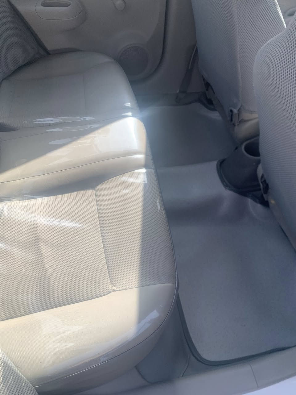 سلام عليكم صني هندي 2020ماشي 65الف جديه السياره بيه بارد بل الباب السايق الجملغ بيه بارد قليل بسمي السعر 116بيه مجال تخم تاير جديد ***********
