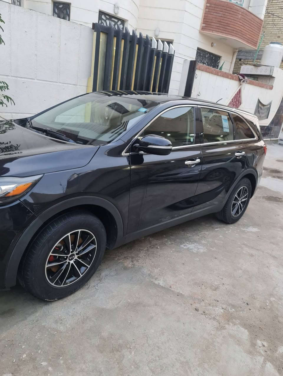 السلام عليكم ورحمة الله وبركاته
سورنتو 2020 رقم بغداد بإسمي لون اسود 
محرك 6 سلندر
7 راكب
سيارة نظيفه كلش 
تخم تاير باتري جديد حدادية جديده ماناقصه اي شي 
  شرط محرك وكير ماشية 78 ml
حادثهه مال امريكه حافه البنيد وتبديل جاملغ ايمن
بالحقيقه احلى من الصور 
سعرهه 195 $
موقع السيارة كربلاء 
***********
