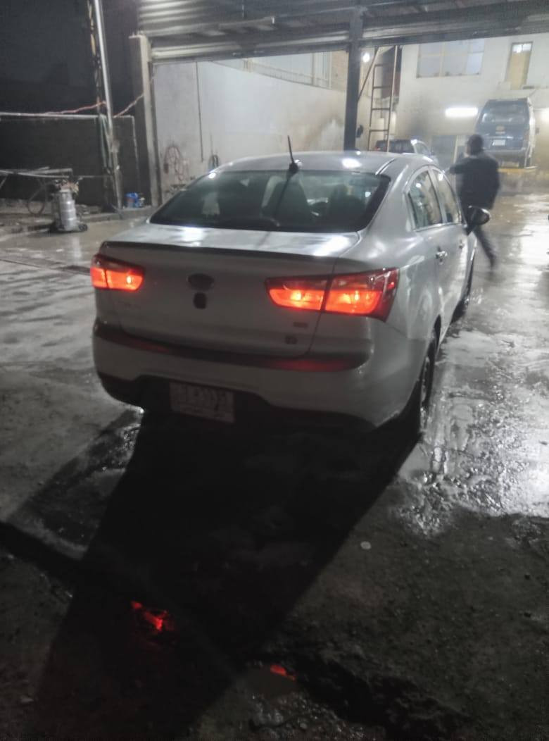 كيا ريو للبيع موديل ٢٠١٦ مكانها بغداد مابيها اي نقص اذا انت موضف كلش تفيدك وارد أمريكي رايدها ب٨٨ وبيها مجال للإستفسار ***********
