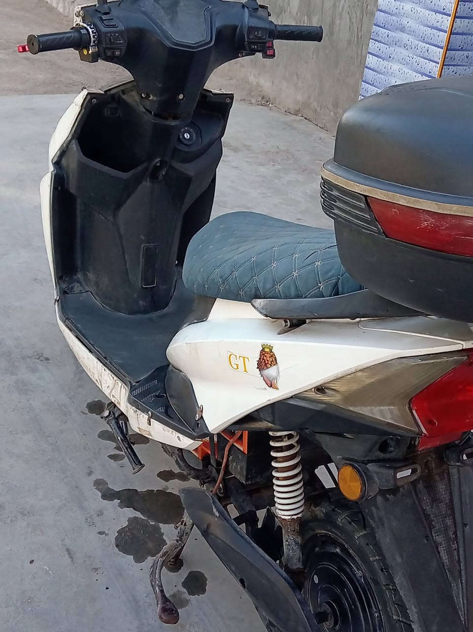 سلام عليكم ورحمة الله وبركاته موطور شحن نضيف جدا سته بطاريات كلهن يغرن 11ونص بي نظام خلفي تشقيل عن بعد طفاء عن بعد كهربايات كلهن شغالات تك شاره يمنه ويشره لايت ثلججي الأبيض عقل جديد بيك امامي وخلفي مال جناي السعر 475وبي مجال الطيبين شاحن جديده نضام سرقه سوية واحد وبصمه وحدة ***********هاذه فقط واتساب العنوان بغداد ابو غريب الزيدان
