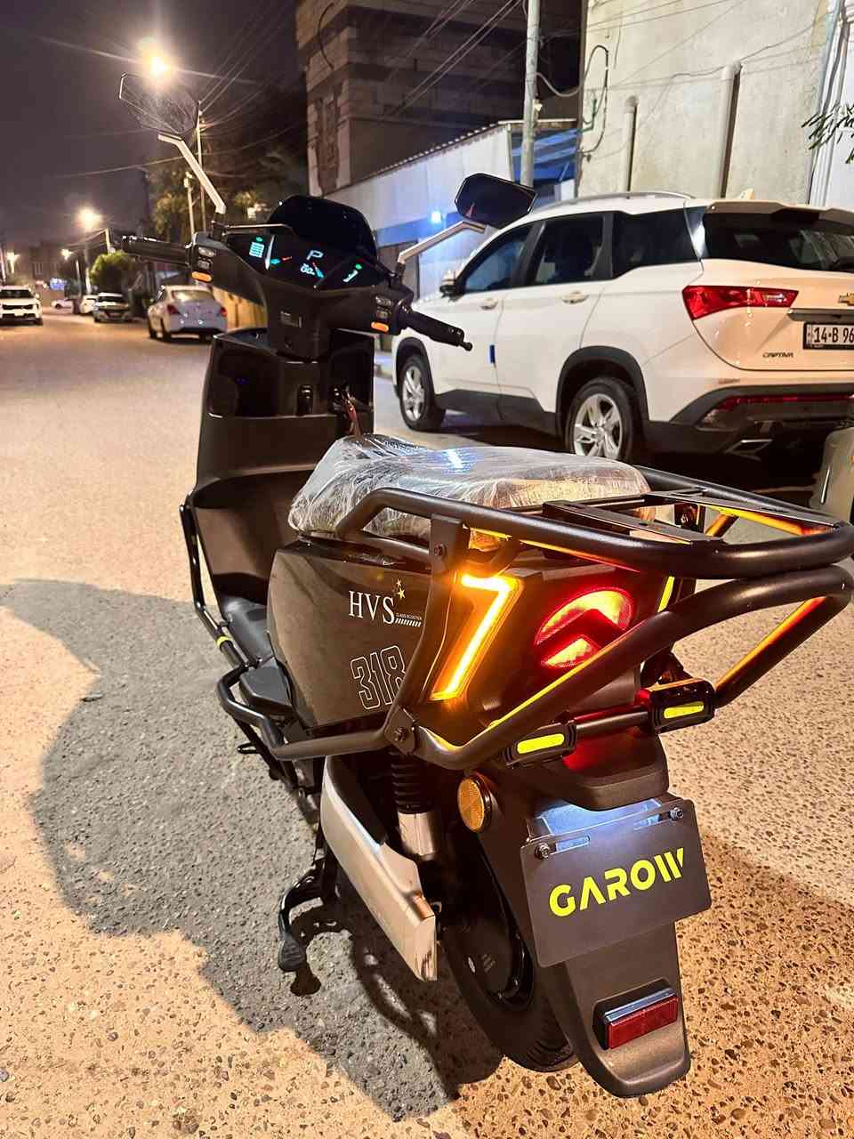 دراجة شحن CAROW
دراجة شحن دراجة كهربائية 
اللون مميز
موجود درع وصندوق خارجي فيه 
من ماركة HVS 318
نضام 3 سرع  والسرعة الرابعة سبورت 
السرعة القصوى 120
دراجة بعدهي جديده 
تمشي بالشحنة الواحده 70 كيلو بالشاشة حسب الوزن او اكثر
6 بطاريات 
نضام ال P 
نضام حساسات جانبية وخلفية 
مانع للسرقة  
گلوبات عالي ناصي قوي
أشاير يمنى ويسرى 
دبل اشارة 
الكهربائيات كلهن شغالة 
الشاحنة الاصلية تدعم الشحن السريع 
هورن عالي
مرايات
صندوق كبير داخلي 
تحتوي على صندوق كبير خارجي
الملف2500 حقيقي 
🔴السعر :  800الف وبيهة مجال 
العنوان : البصرة : الامن الداخلي
الرقم : ***********
